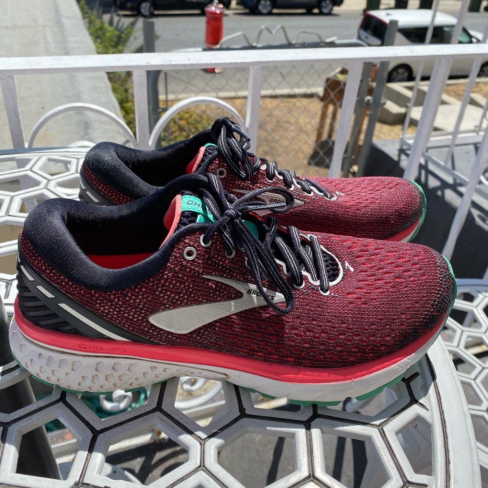 Women’s Brooks Ghost 11 Running Shoes - Size 8